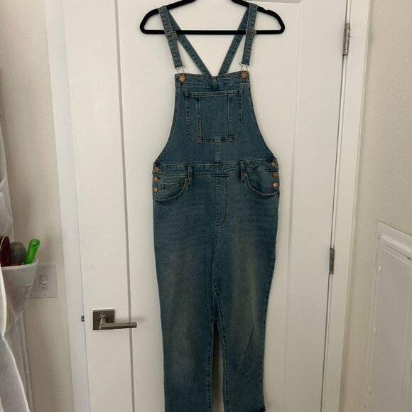 Universal Threads Denim Overalls - Picture 1 of 3